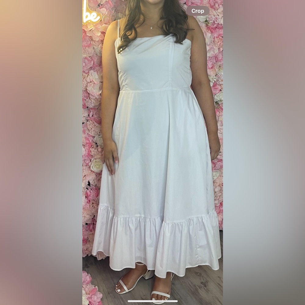 White dress from Franchesca’s with tie back bow. Size XL. Worn once and cleaned.